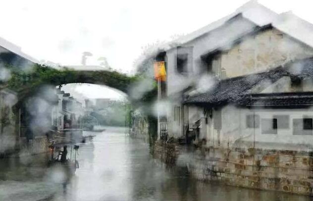 烟雨江南：探寻水乡小镇的韵味美文