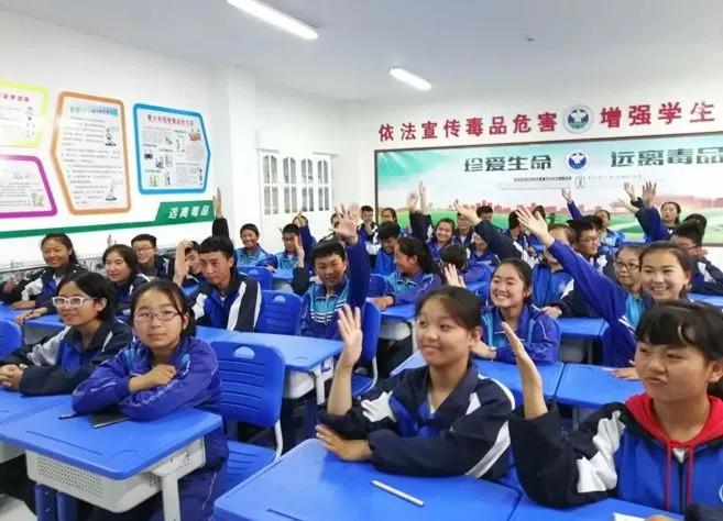 时代少年团学日常：成员们集体展示作业完成过程与学方法