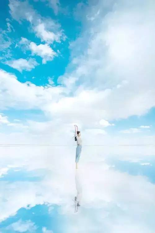 智能AI绘制绝美天空画卷：实时生成梦幻天空美景文案