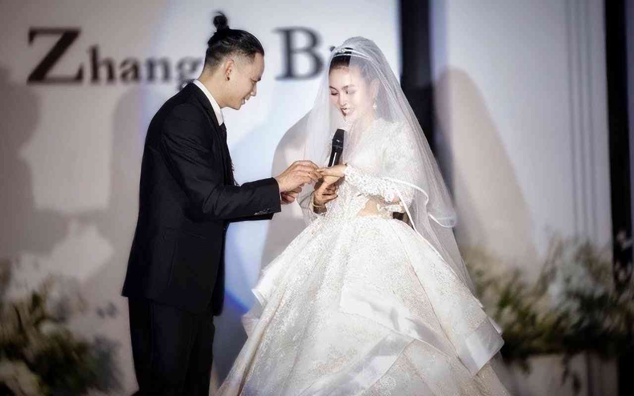 婚纱ai特效文案怎么写